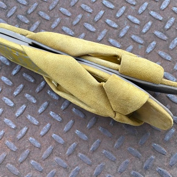 Dolce Vita Women Flat Sandal Yellow Suede Flat Ladies Shoes Size 8 - Picture 7 of 9